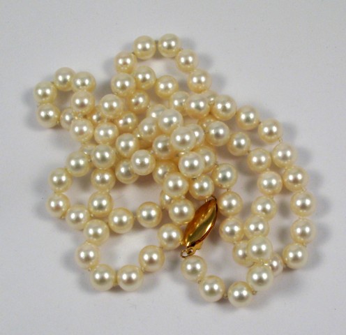 Appraisal: PEARL AND FOURTEEN KARAT GOLD NECKLACE in length and strung