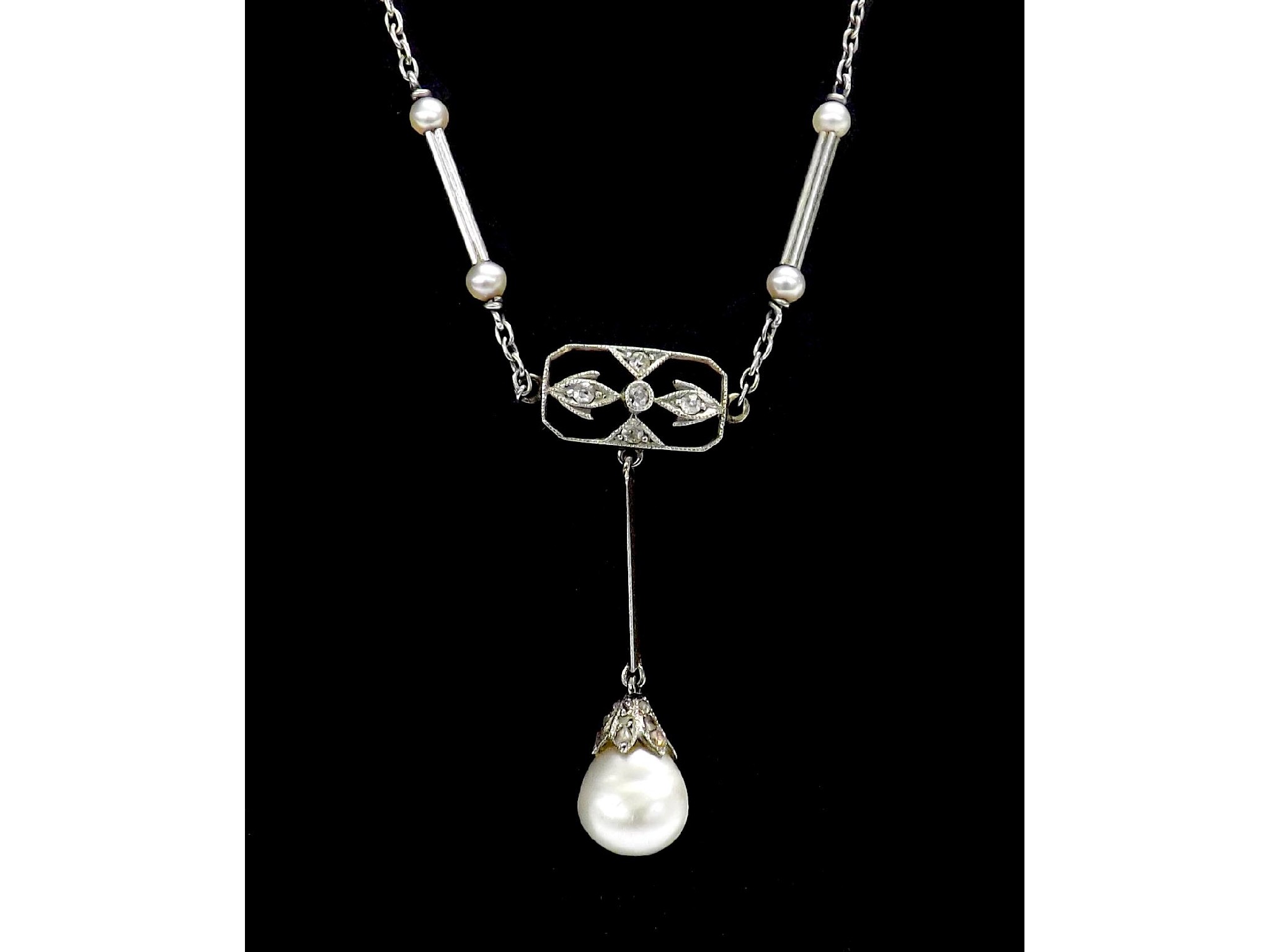 Appraisal: Attractive early th century diamond and pearl necklet the white