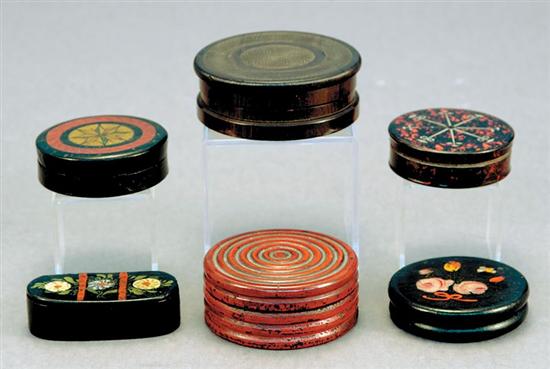 Appraisal: Lacquer snuff boxes th century Dia to and L pcs