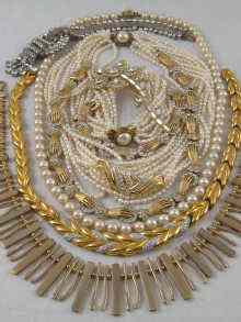 Appraisal: A mixed lot of costume jewellery comprising a paste pearl