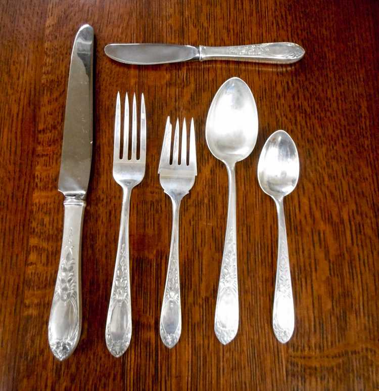 Appraisal: KIRK SON PRIMROSE STERLING SILVER FLATWARE SET forty-eight pieces comprised