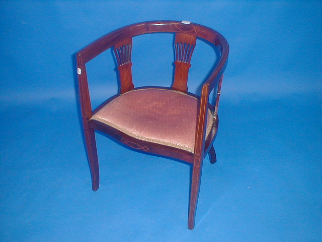 Appraisal: An Edwardian string inlaid mahogany tub chair