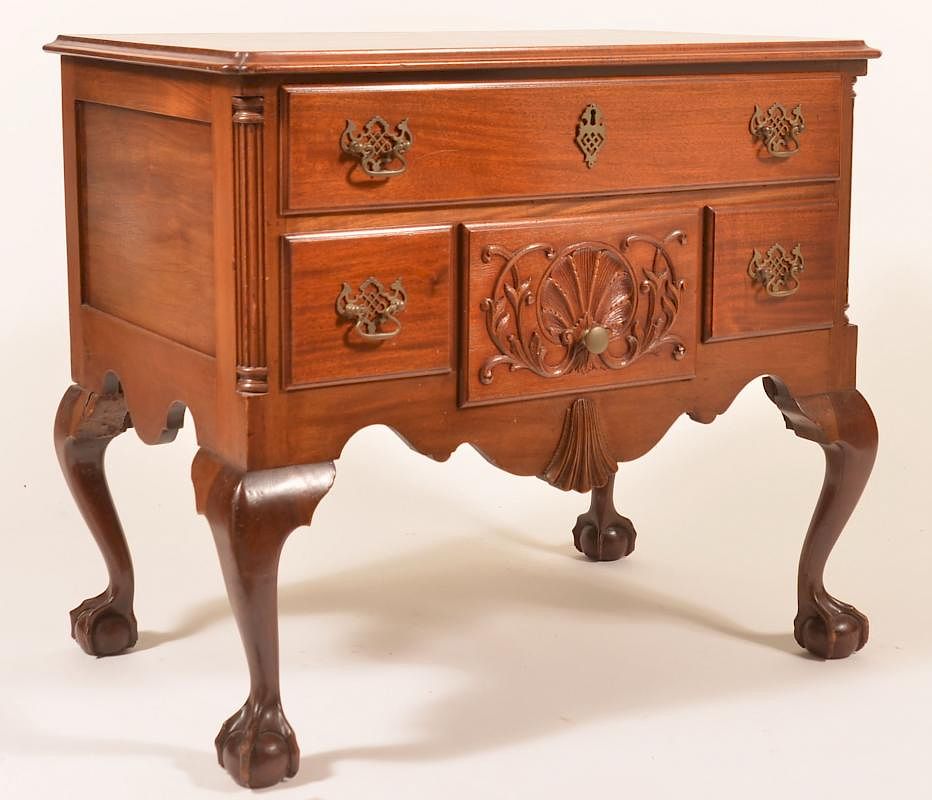 Appraisal: Philadelphia Chippendale Style Mahogany Lowboy Vintage Factory Made Philadelphia Chippendale