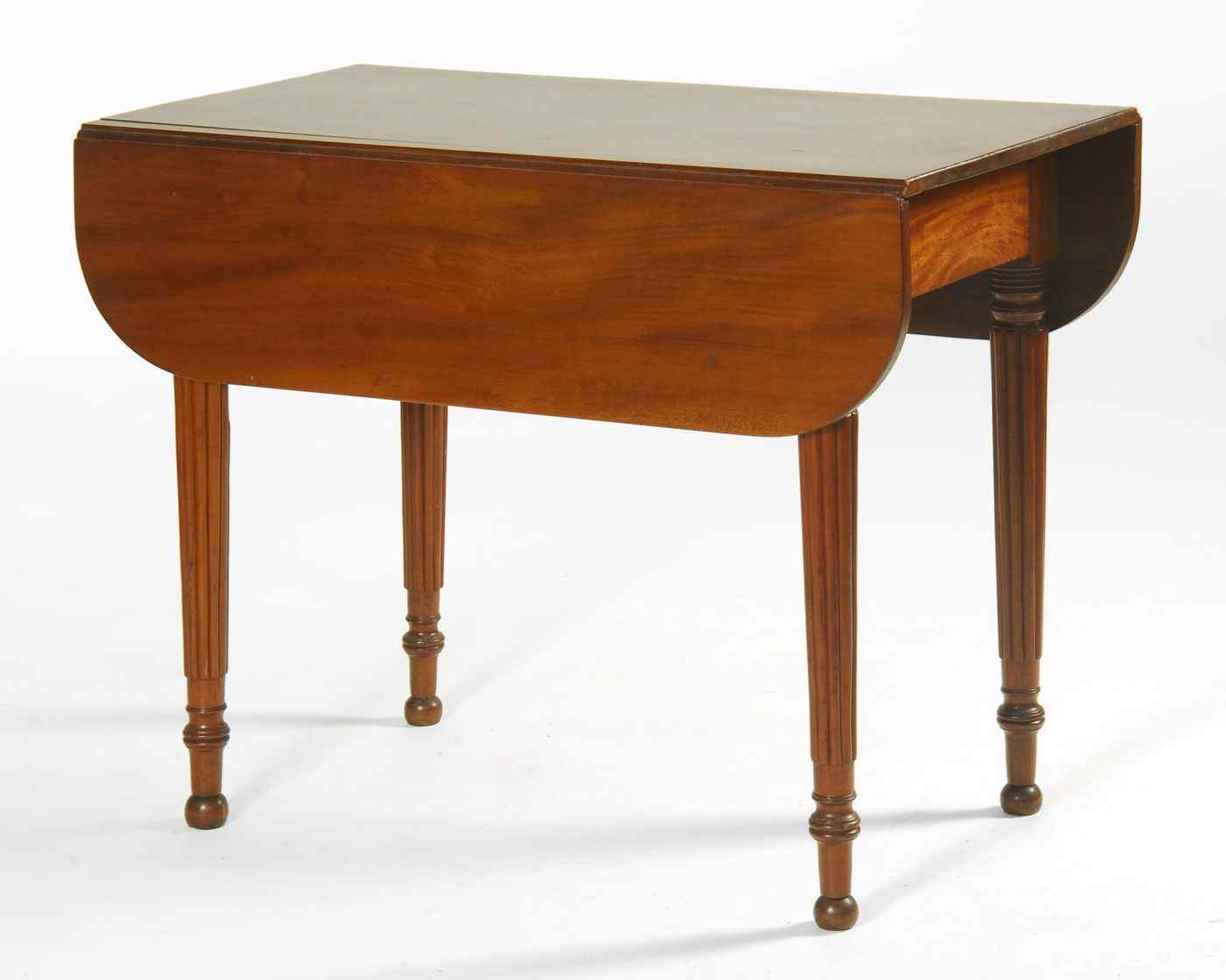 Appraisal: ANTIQUE AMERCIAN SHERATON ONE-DRAWER DROP-LEAF TABLEIn mahogany With wooden drawer