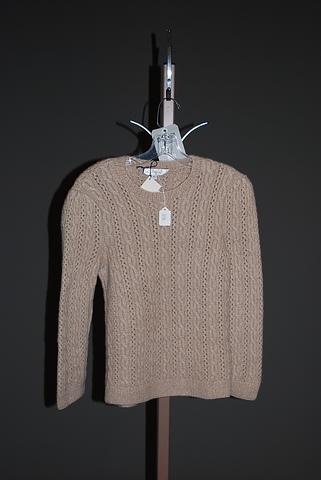 Appraisal: Oscar de la Renta tan cashmere cable knit pullover Size