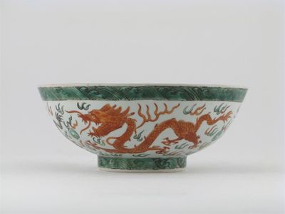 Appraisal: A Chinese famille verte bowl painted with three dragons pursuing