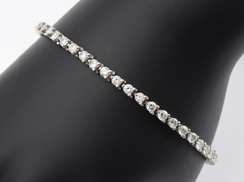 Appraisal: DIAMOND TENNIS BRACELET K white gold line bracelet of round