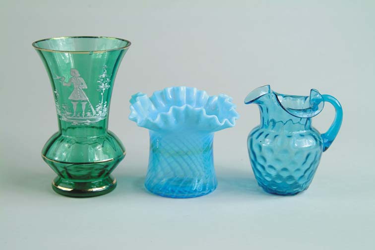 Appraisal: THREE PIECES OF ART GLASS Mary Gregory vase features white