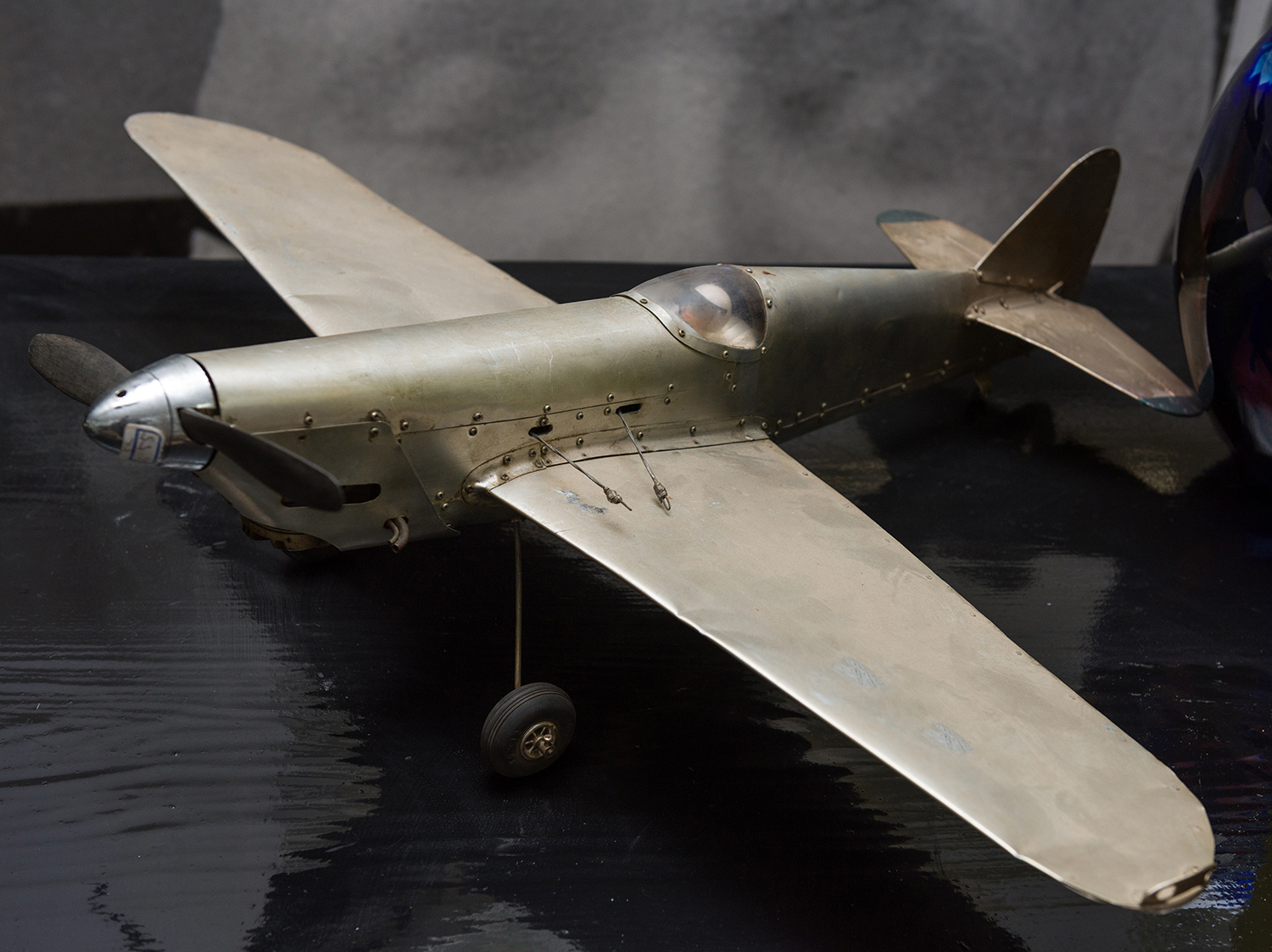 Appraisal: A VINTAGE TIN MODEL AEROPLANE h x w x l