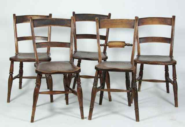 Appraisal: Five splat back chairs in elm with horizontal splats on