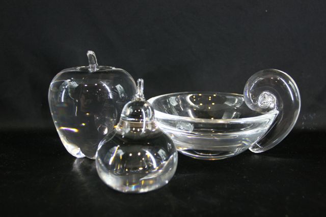 Appraisal: A Stueben crystal bowl together with a Stueben apple and