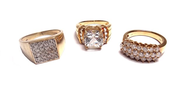 Appraisal: A ct gold and diamond set ring in a square