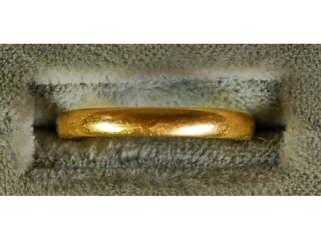 Appraisal: PLAIN ct GOLD WEDDING BAND gms