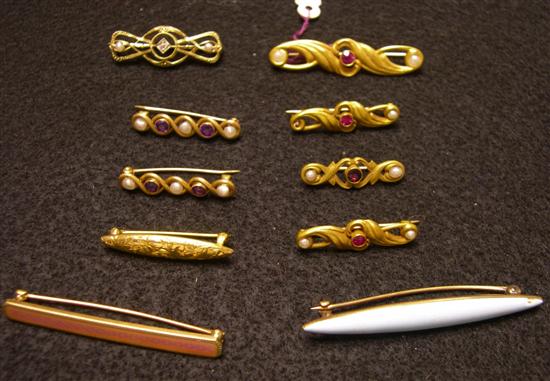 Appraisal: JEWELRY Assorted K yellow gold bar pins including four with