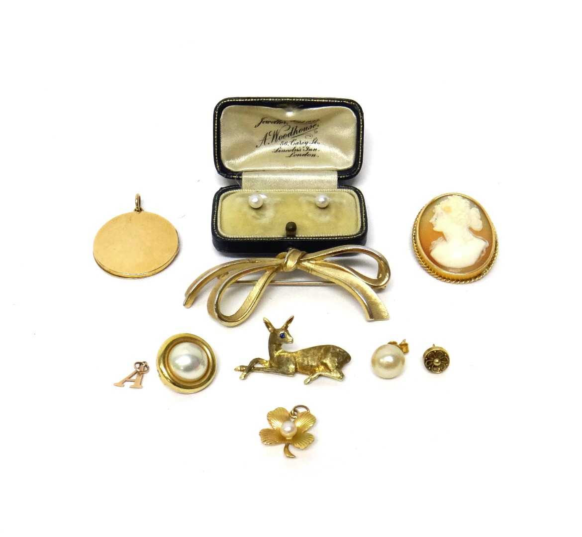 Appraisal: A gold brooch designed as a lying fawn having a