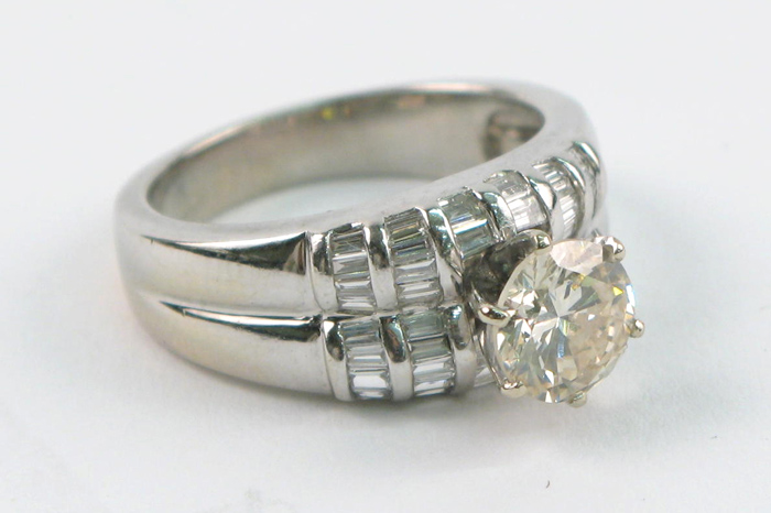 Appraisal: DIAMOND AND EIGHTEEN KARAT WHITE GOLD RING Centered and prong