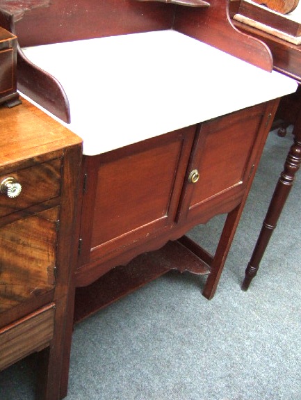 Appraisal: An Edwardian marble top wash stand the three quarter gallery