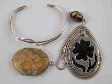 Appraisal: A mixed lot comprising a hallmarked silver hardstone pendant and