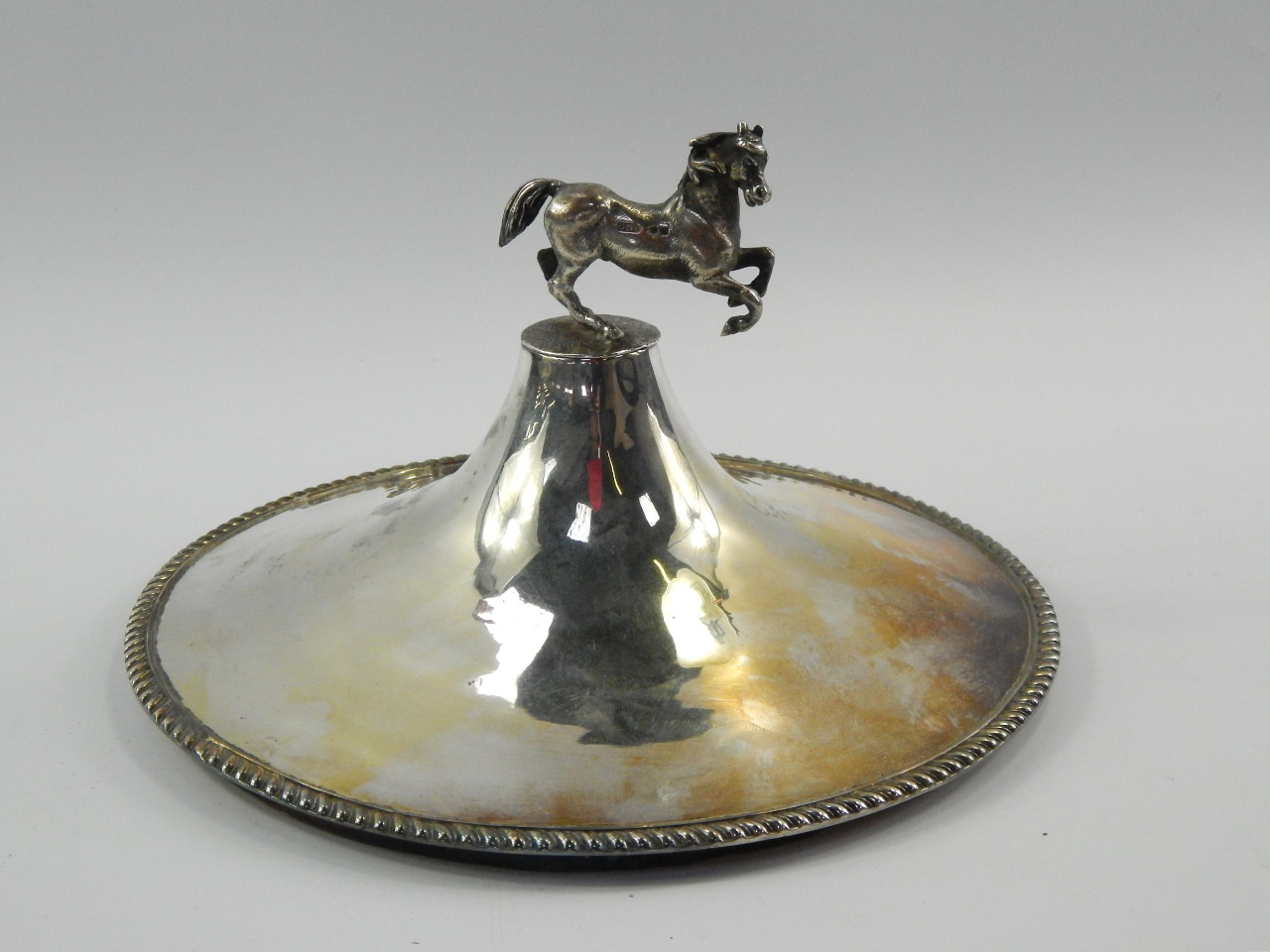 Appraisal: A Victorian silver lid with a prancing horse finial fluted