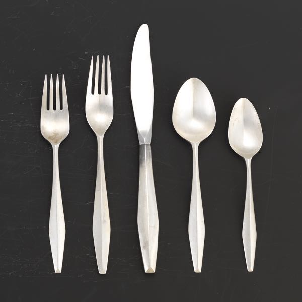 Appraisal: REED BARTON FLATWARE DIAMOND PATTERN Eighteen pieces total including four