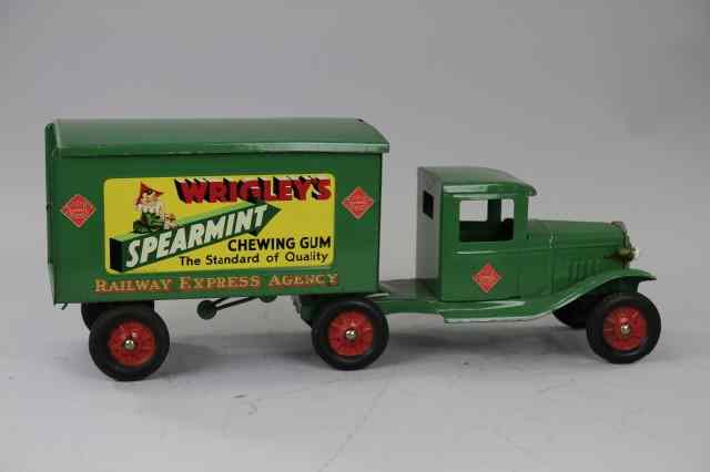 Appraisal: BUDDY 'L' EXPRESS AGENCY TRUCK C pressed steel electric lights