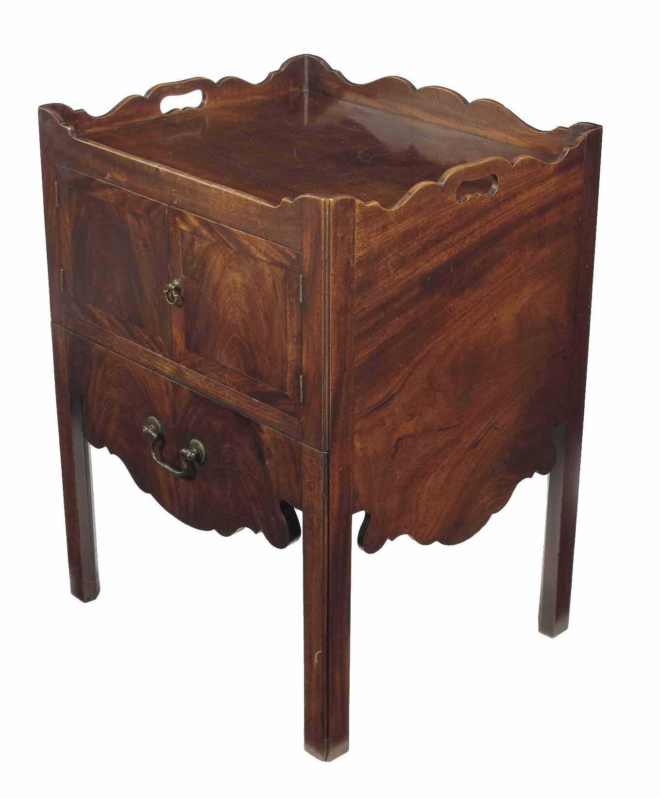 Appraisal: A George III mahogany tray top bedside commode