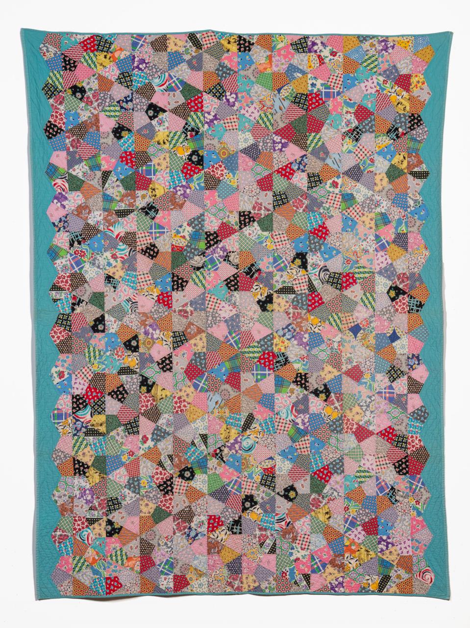 Appraisal: AMERICAN PATCHWORK STAR QUILT CA American Star variation cotton quilt