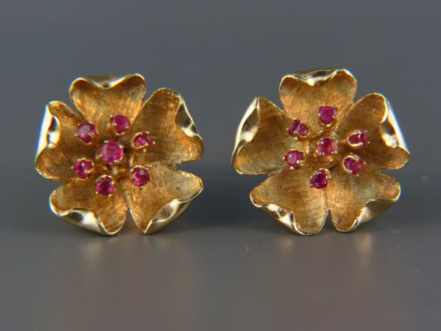 Appraisal: Ruby Earrings each has rubies over carat total k yellow