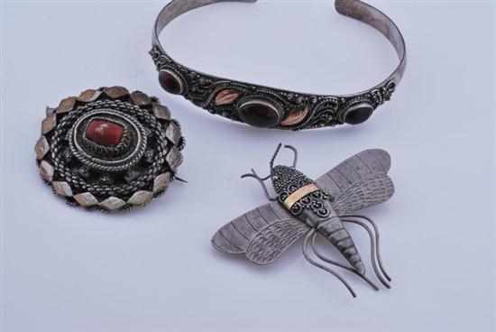 Appraisal: A COLLECTION OF ASSORTED JEWELLERY IN SILVER