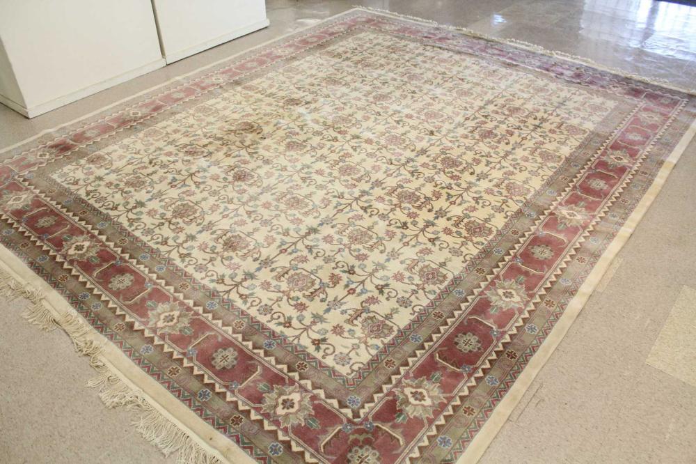 Appraisal: A CONTEMPORARY HAND KNOTTED ORIENTAL CARPET Indo-Persian overall floral design