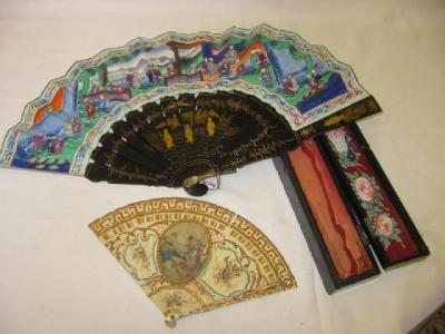 Appraisal: A VICTORIAN BONE FAN the solid sticks applied with a