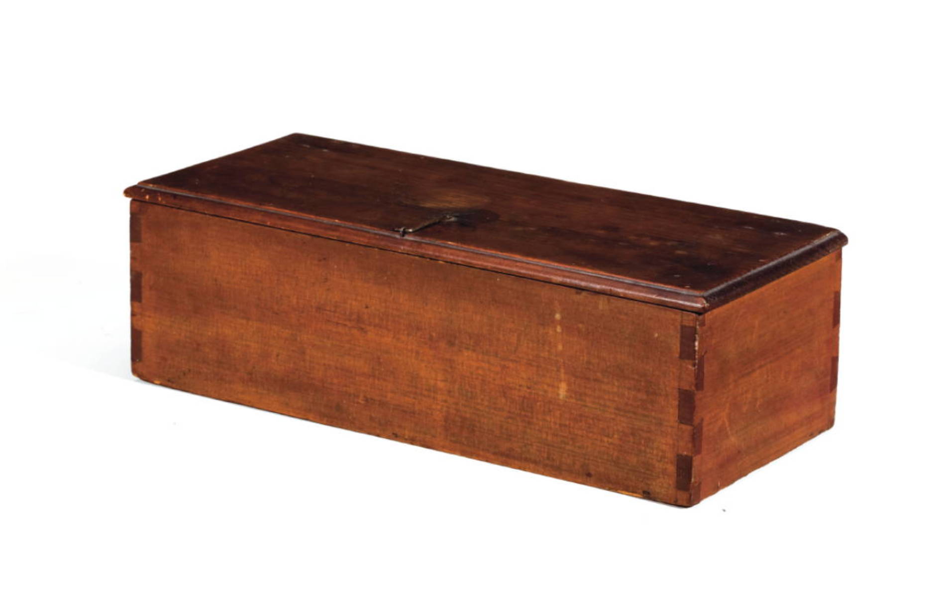 Appraisal: FINELY-MADE SHAKER RECTANGULAR DOVETAILED BOX WITH RED STAIN The molded