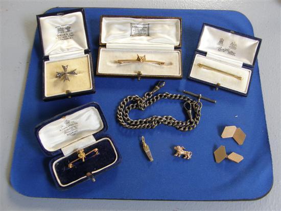 Appraisal: Eight items including four brooches two charms gold links and