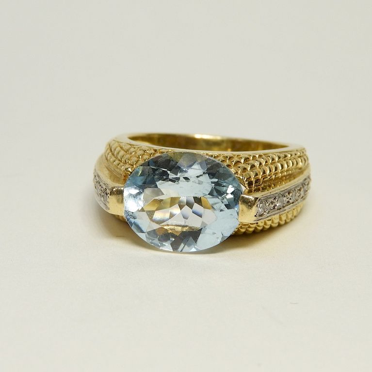 Appraisal: K Gold Aquamarine Diamond Lady's Ring th Century High mounted