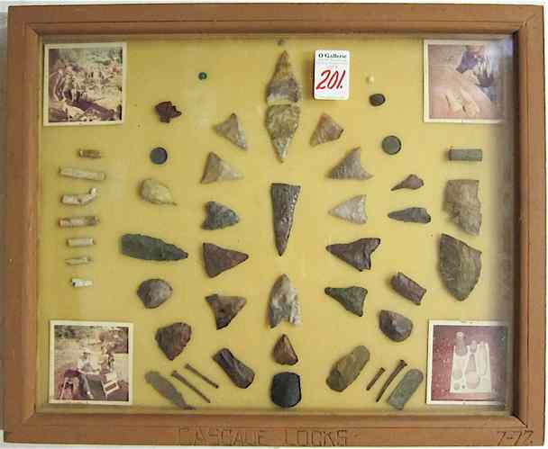 Appraisal: COLLECTION OF APPROXIMATELY NATIVE AMERICAN INDIAN HUNTING POINTS stone metal