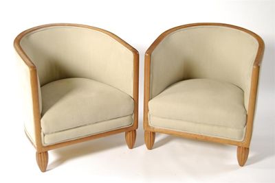 Appraisal: A pair of Art Deco style elm tub chairs by