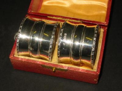 Appraisal: A PAIR OF NAPKIN RINGS of waisted form with bead