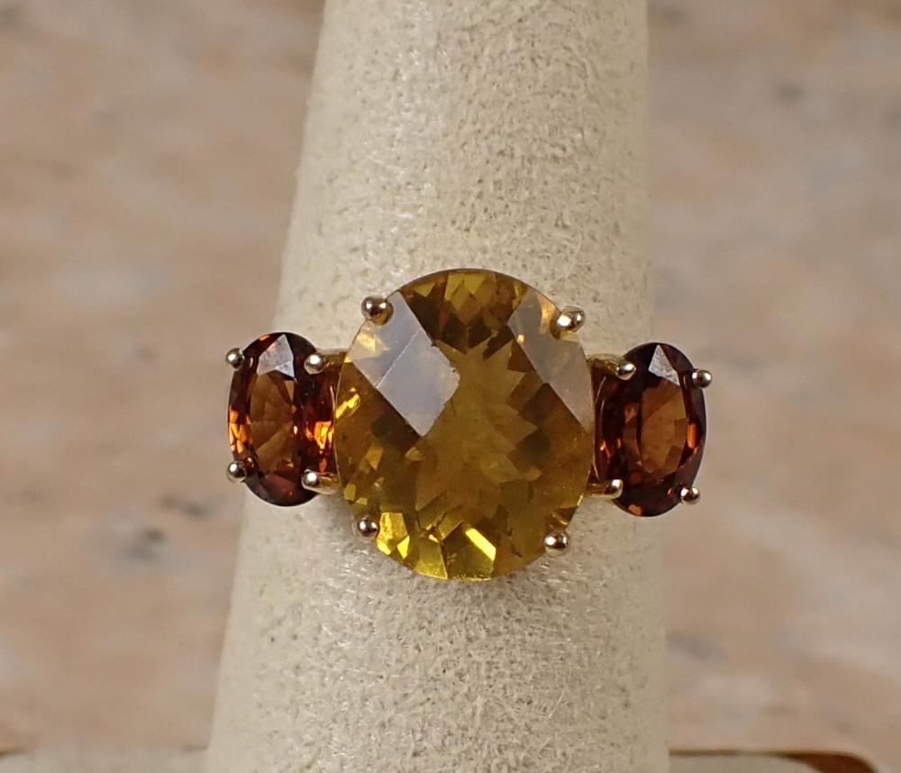 Appraisal: FLUORITE HESSONITE GARNET AND YELLOW GOLD RING The k yellow