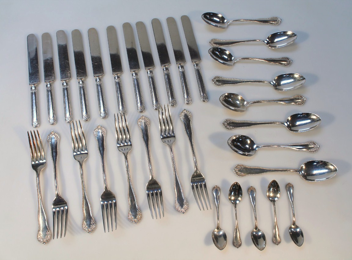 Appraisal: A set of eight silver plated dessert spoons and forks