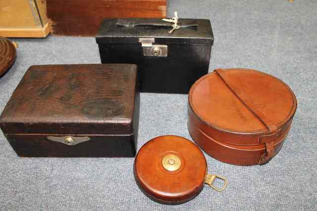 Appraisal: A CIRCULAR LEATHER COLLAR BOX together with two jewellery boxes