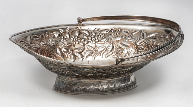 Appraisal: A GEORGE III OVAL SILVER BASKET with reeded hinged handle