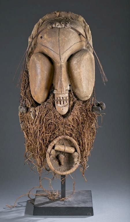 Appraisal: Kakuungu face mask late th early th century A Kakuungu