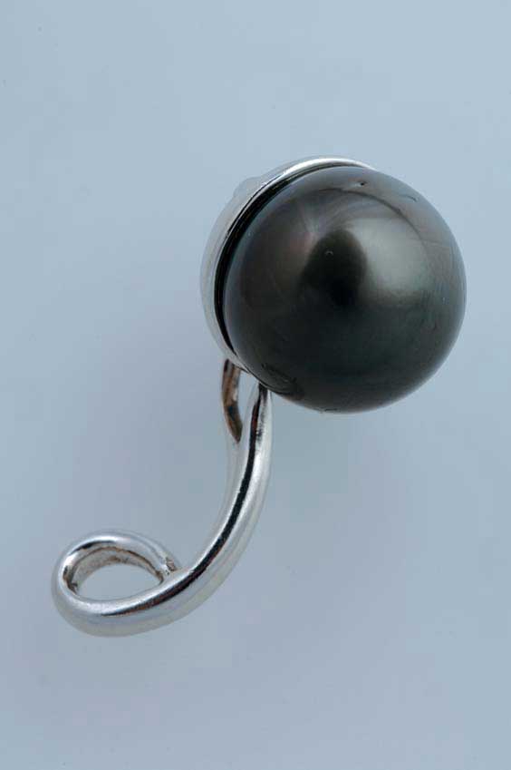 Appraisal: SOUTH SEA PEARL AND PLATINUM PENDANT South Sea natural color