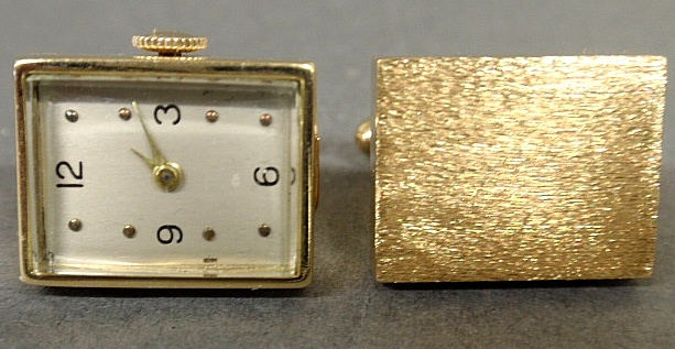 Appraisal: - Pair of men s k gold cufflinks one is