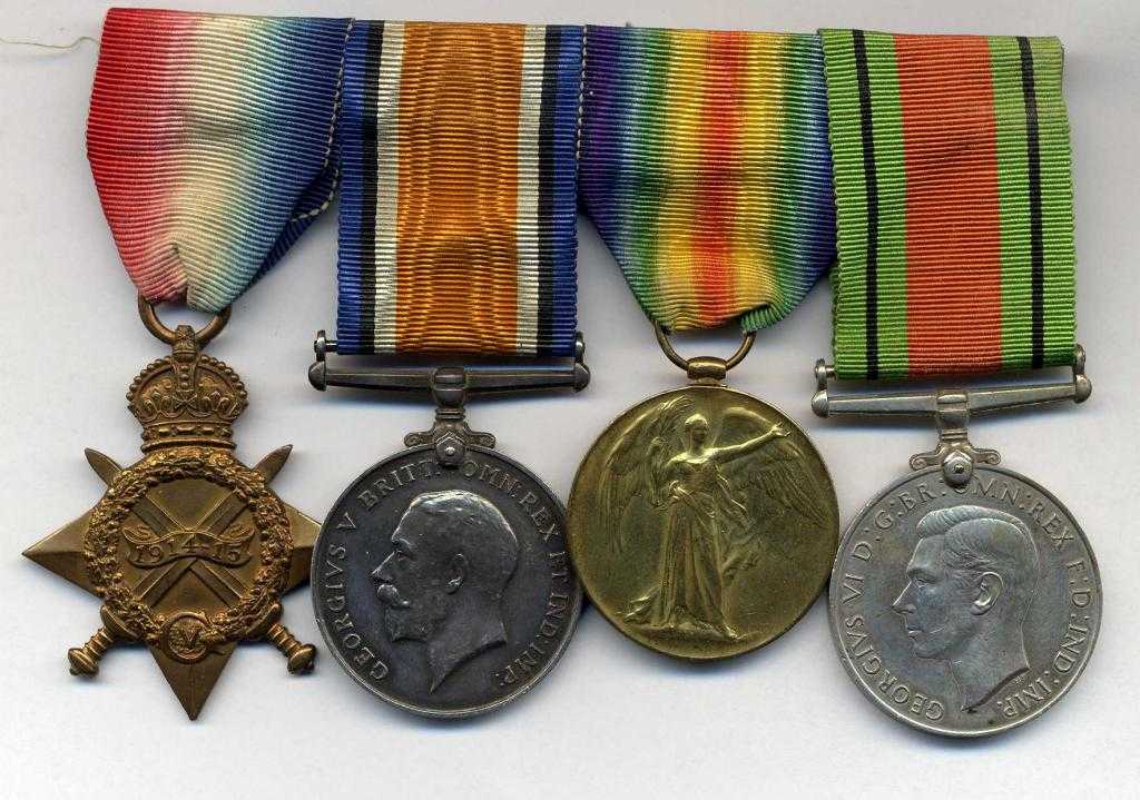 Appraisal: WORLD WARS ONE AND TWO GROUP OF FOUR - Star