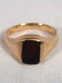 Appraisal: A gold signet ring tests high carat set with black