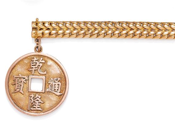 Appraisal: GOLD BRACELET WITH PENDANT ca Yellow gold g Casual-elegant fantasy