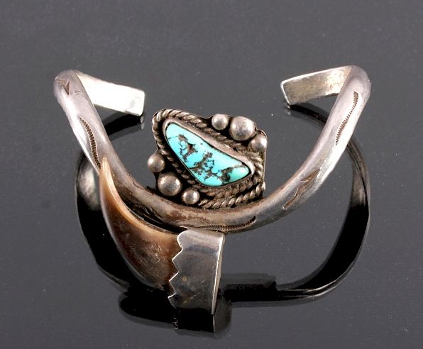 Appraisal: Navajo Sterling Silver Turquoise Bear Claw Cuff This is a