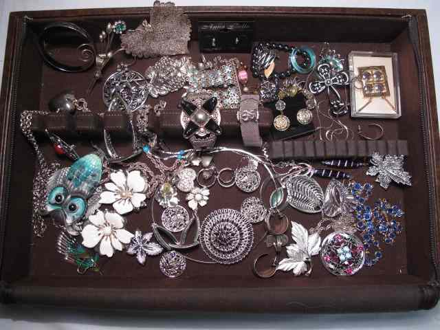 Appraisal: Lot assorted ladies costume jewelry Brands such as Monet Sarah