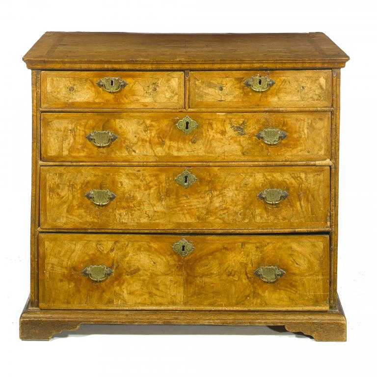 Appraisal: A GEORGE I WALNUT AND FEATHERBANDED CHEST OF DRAWERS unusually